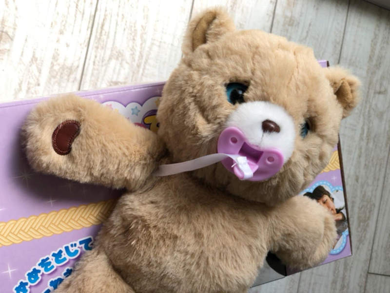 《讓大人恐懼的小熊玩偶》熟睡的可愛小熊，奶嘴拔下的瞬間竟是恐怖的開始...