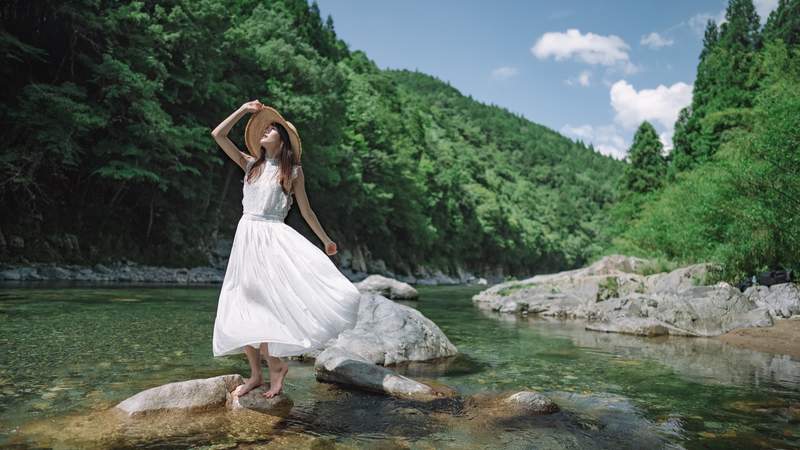 《網美照的幕後》為了成就完美畫面,攝影師賣命模樣超過10萬網友大讚... 《網美照的幕後》為了成就完美畫面,攝影師賣命模樣超過10萬網友大讚...