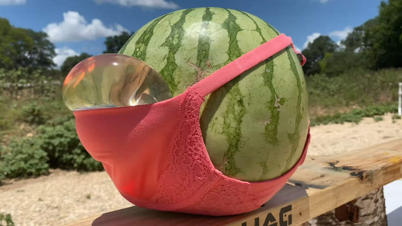 【有片】實驗《矽膠隆乳可以擋子彈嗎》大難不死只能算運氣好，所以注意別被打到...