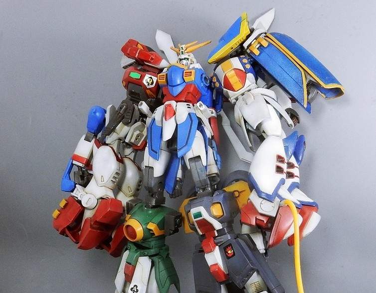 五機合體《洗牌同盟G鋼彈》變成超級系的威力表現我覺得hen可以