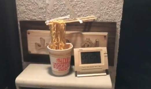 冷氣團襲北海道《零下低溫凍到泡麵都結冰》這可不是食品模型的展示喔 冷氣團襲北海道《零下低溫凍到泡麵都結冰》這可不是食品模型的展示喔