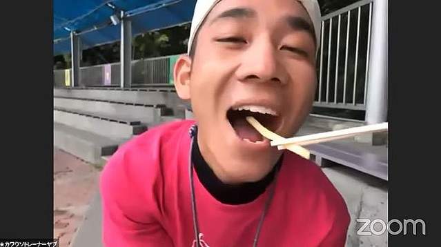 《餵食型男飼育員》日本水族館推線上餵食秀，餵食選項不只動物竟然還有飼育員...