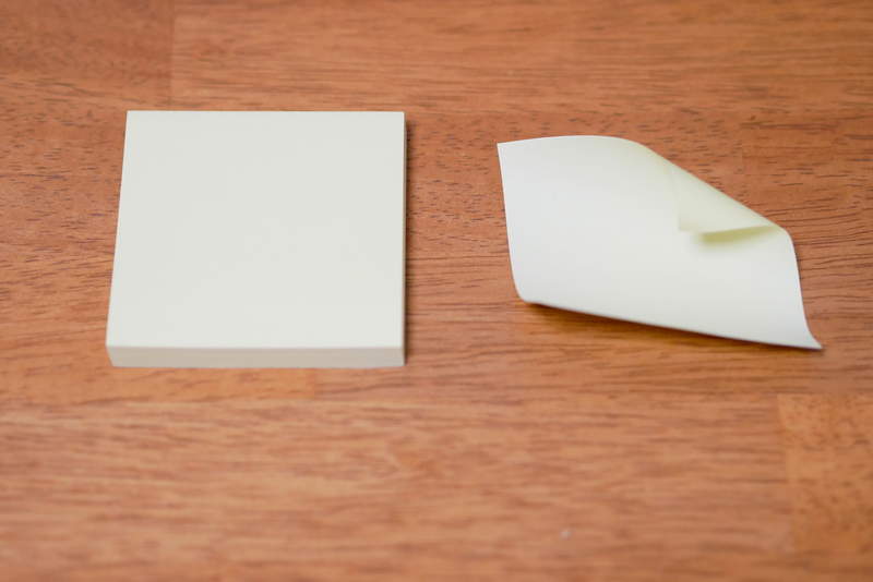 《便利貼的正確撕法》每次撕下都黏不住的問題，原來只要改變撕法就能解決！？