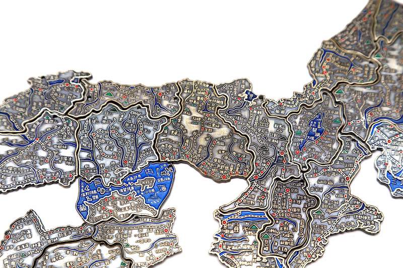 骨董級小物《都道府縣鑰匙圈》全拚在一起可以變成一張日本地圖這超神