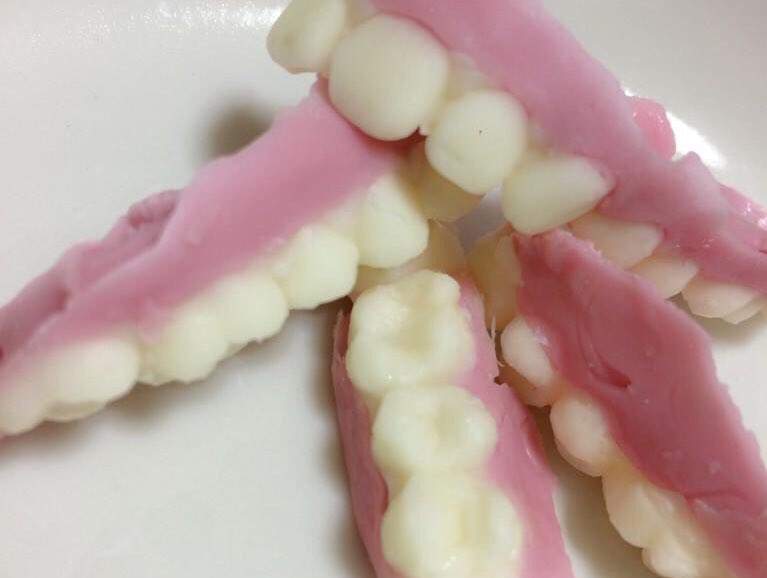 日本牙醫診所的情人節《齒模巧克力》給奶奶看到會不會誤認為假牙