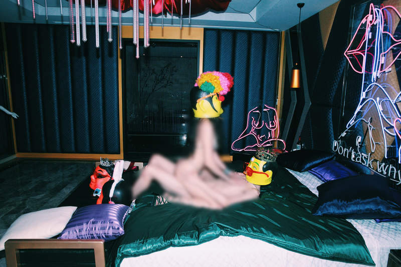 電影《破處》小鮮肉摩鐵肉搏地方姐姐「轉大人」結果跟你想得不一樣... 電影《破處》小鮮肉摩鐵肉搏地方姐姐「轉大人」結果跟你想得不一樣...