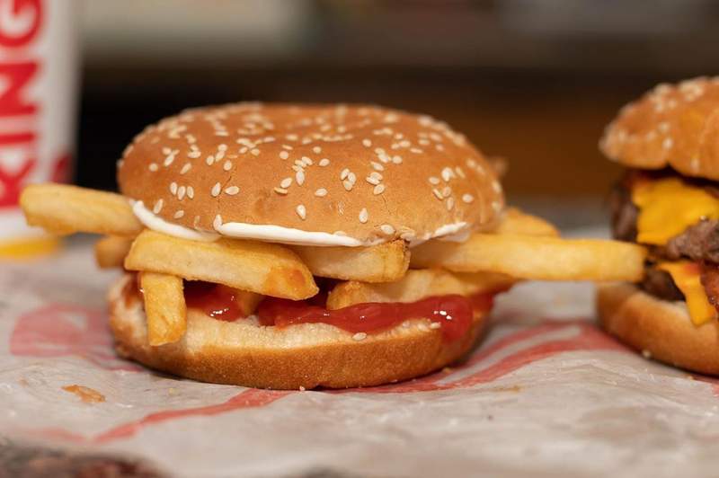 名為碳水化合物的暴力《薯條堡》紐西蘭漢堡王衝擊的新商品考驗你的吞嚥機能...