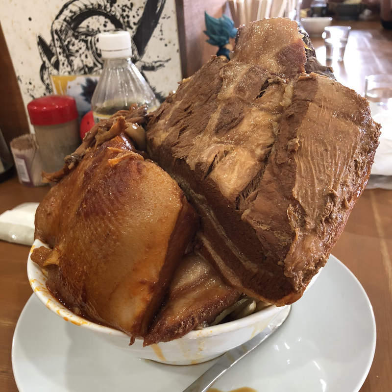 肉肉肉肉《末日拉麵》4種叉燒堆疊碗中,我到底是來吃麵還是吃肉塊的啊?ww 肉肉肉肉《末日拉麵》4種叉燒堆疊碗中,我到底是來吃麵還是吃肉塊的啊?ww