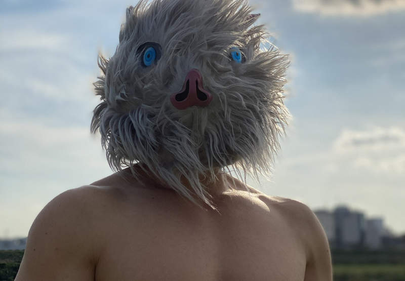 《鬼滅之刃嘴平伊之助》獵人警告不要在山裡COSPLAY 山豬頭罩可能會害你中槍? 《鬼滅之刃嘴平伊之助》獵人警告不要在山裡COSPLAY 山豬頭罩可能會害你中槍?