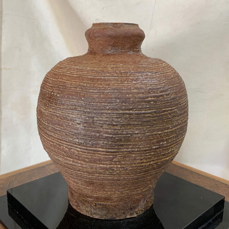 可以吃的陶器《壺型年輪蛋糕》乍看擺滿陶壺的櫥窗,怎麼也沒想到竟然是洋菓子店!? 可以吃的陶器《壺型年輪蛋糕》乍看擺滿陶壺的櫥窗,怎麼也沒想到竟然是洋菓子店!?