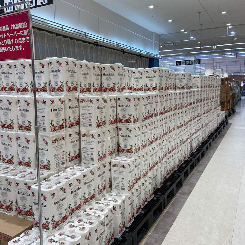 讓你一次買個夠《日本衛生紙之亂》紙商&賣場聯手出招對付搶購衛生紙的亂象... 讓你一次買個夠《日本衛生紙之亂》紙商&賣場聯手出招對付搶購衛生紙的亂象...