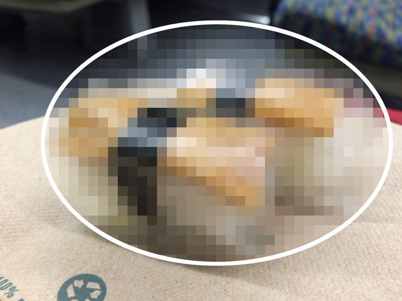 日本鄉民傻眼《倫敦販賣的豆皮壽司》雖然有壽司的外型但不是認知中的豆皮壽司啊... 日本鄉民傻眼《倫敦販賣的豆皮壽司》雖然有壽司的外型但不是認知中的豆皮壽司啊...