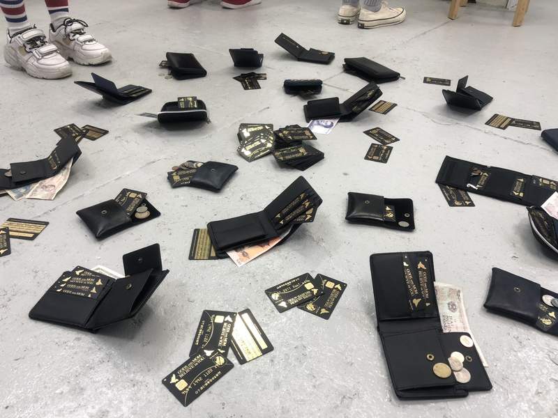 《可以偷的藝術展》場內所有作品都允許被偷的結果,開場已經沒有東西能偷ww 《可以偷的藝術展》場內所有作品都允許被偷的結果,開場已經沒有東西能偷ww