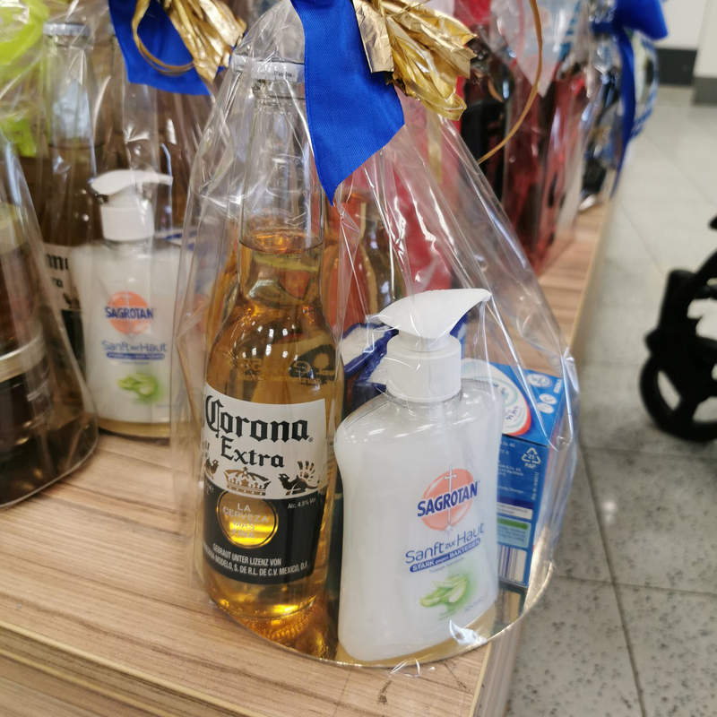 《防疫組合驚見可樂娜啤酒》啤酒跟防疫小物一起賣,原來都是撞名惹的禍? 《防疫組合驚見可樂娜啤酒》啤酒跟防疫小物一起賣,原來都是撞名惹的禍?