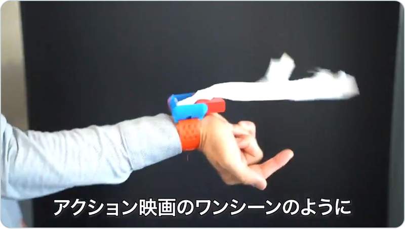 日本網友自製《購物袋噴射裝置》讓你像蜘蛛人一樣從手腕快速射出塑膠袋ww