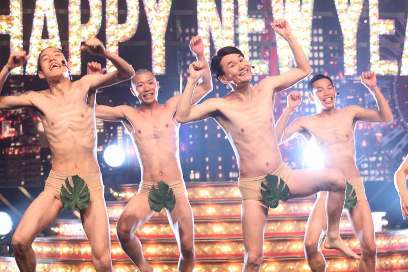 《新式日本婚禮禮儀》穿衣服不吉利應該全裸參加？日本網友惡搞諷刺禮儀講師