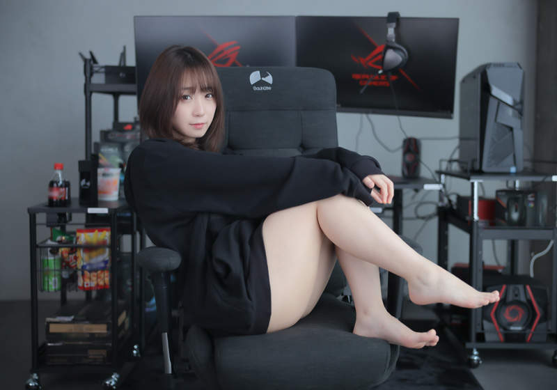 最幸福的屁股《伊織萌代言電競沙發椅》玩遊戲真的就該對自己的咖噌好一點 最幸福的屁股《伊織萌代言電競沙發椅》玩遊戲真的就該對自己的咖噌好一點