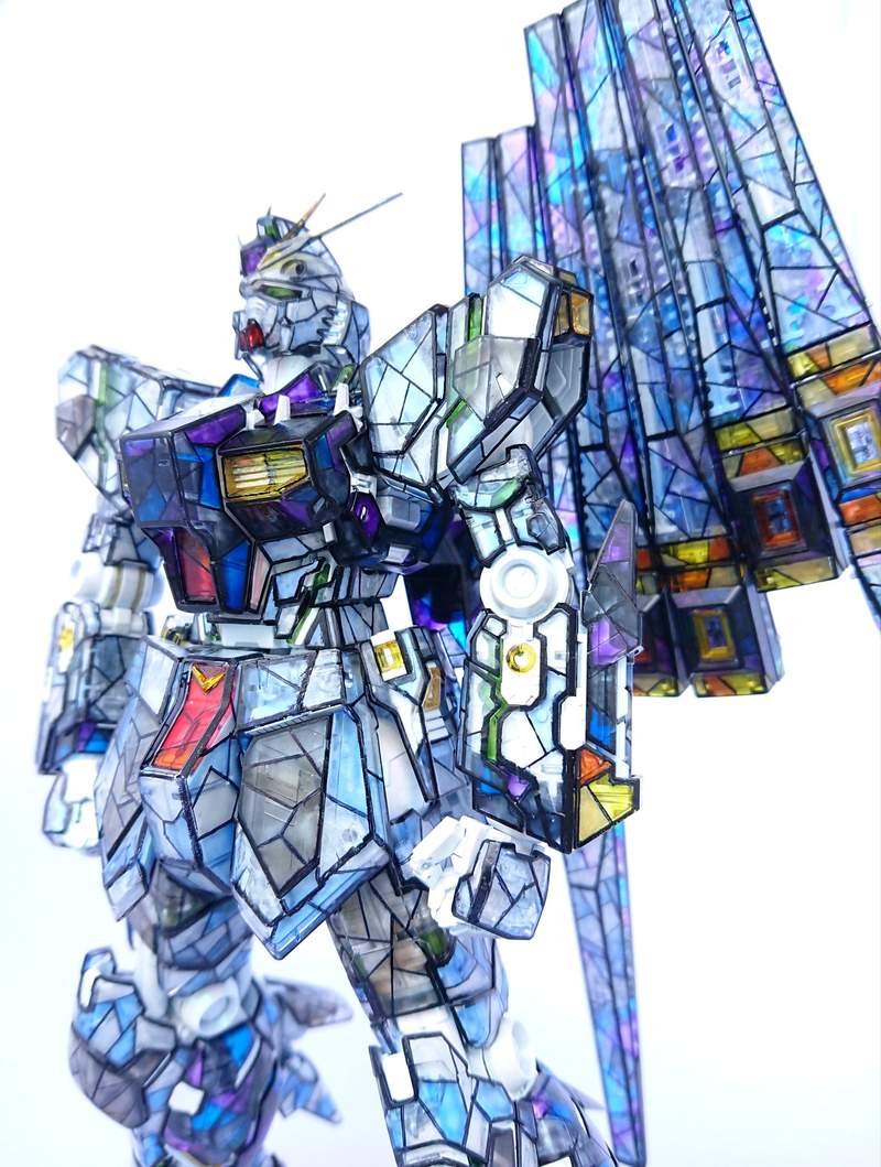 玩家塗裝《彩繪玻璃風Nu鋼彈》如大教堂般氣派又漂亮的顏色 玩家塗裝《彩繪玻璃風Nu鋼彈》如大教堂般氣派又漂亮的顏色