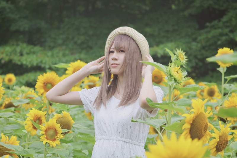 《山中的農業COSER》誰說外拍還要大老遠找美景?自家後院種向日葵田就搞定了 《山中的農業COSER》誰說外拍還要大老遠找美景?自家後院種向日葵田就搞定了