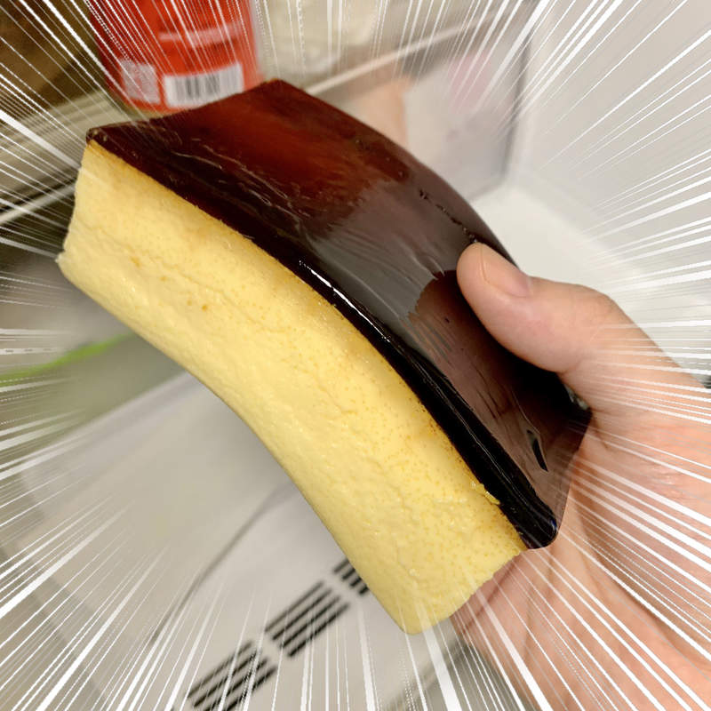 推特話題《硬布丁》可以一手抓起的布丁，差點以為這是塊大了點的洗碗海綿ww