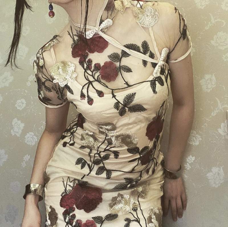 性感事故《在家試穿旗袍的結果》衣服黏在身上脫不下來,讓旗袍美女瞬間顏面崩壞... 性感事故《在家試穿旗袍的結果》衣服黏在身上脫不下來,讓旗袍美女瞬間顏面崩壞...