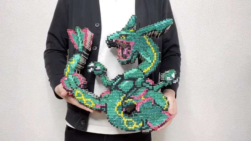 寶可夢藝術《用棉花棒製作成的烈空坐》用了2800根做起來的驚人作品