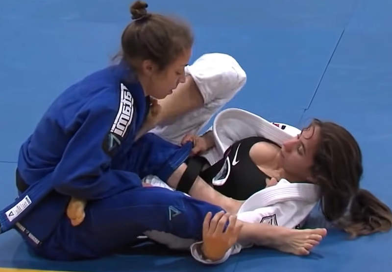 【有片】巴西柔術美女《Mayssa Bastos》激烈的拉扯這是奧運比賽嗎?不是喔XD 【有片】巴西柔術美女《Mayssa Bastos》激烈的拉扯這是奧運比賽嗎?不是喔XD