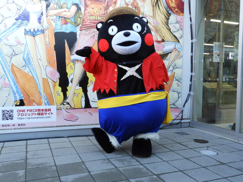 熊本機場《航海王巨型牆壁海報》熊本熊與熊本縣知事一同出席揭幕活動