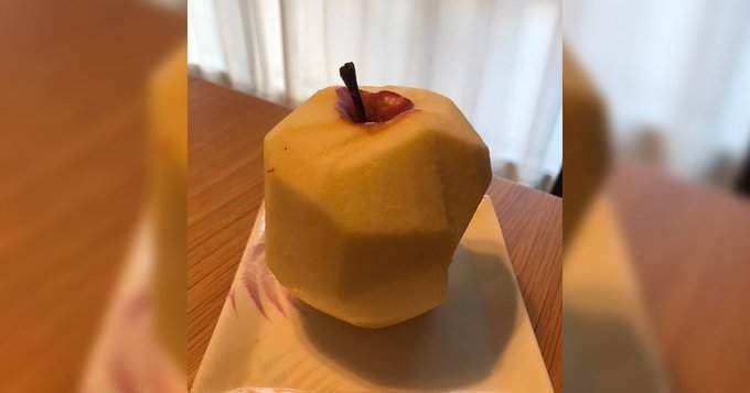 網友分享《蘋果削皮大失敗》為什麼水果會變成VR快打的形狀呢？
