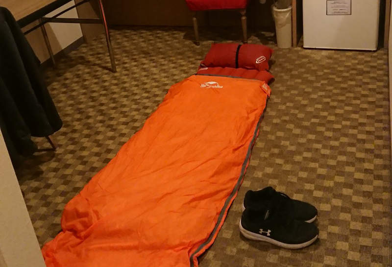 《沒有提供床鋪的東京飯店》日本網友體驗台幣370元超便宜方案 房客竟然需要自備睡袋 