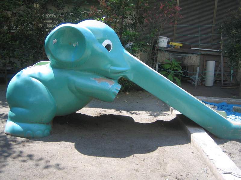 網友分享《被一分為二的大象溜滑梯》讓小朋友看到會怕的驚恐系公園遊具 網友分享《被一分為二的大象溜滑梯》讓小朋友看到會怕的驚恐系公園遊具