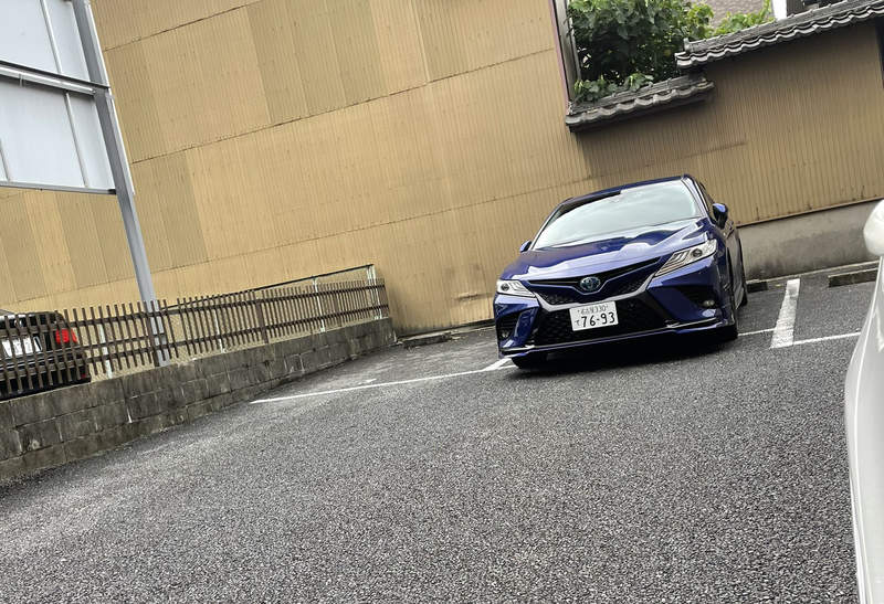 《亂停烤肉店停車場的結果》店長號召朋友一起堵死他 看他下次還敢不敢再來