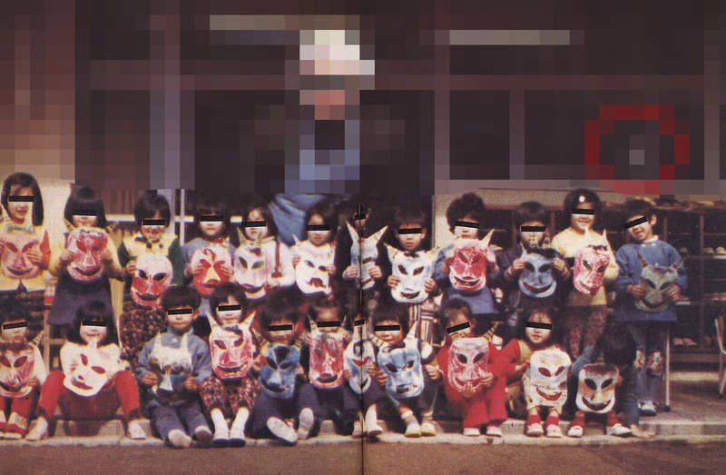 經典靈異照片《有鬼臉的幼稚園合影》仔細看才發現老師是P的而後面的鬼臉原來是...