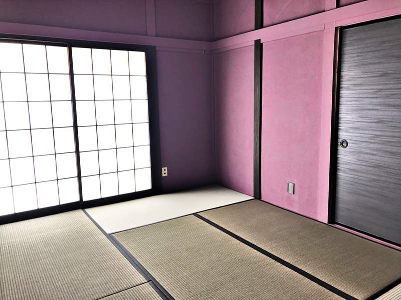 《外國人喜歡的日式房屋裝潢》老屋和室改造成紫色 日本人傻眼直呼根本是遊郭