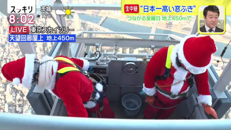 《日本聖誕老人擦窗戶》東京晴空塔的聖誕節慣例 450公尺的高空讓人光看就腿軟