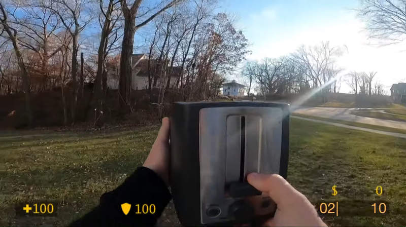 搞笑創意《拿著各種家電做出換彈匣動作》又俐落又大力又流暢,這位叔叔肯定練了很久喔 搞笑創意《拿著各種家電做出換彈匣動作》又俐落又大力又流暢,這位叔叔肯定練了很久喔