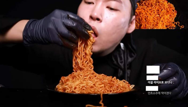 這男人像〝變態〞一樣用手吃《辛炒麵》…3週售1000萬件的韓國最HOT新美食! 這男人像〝變態〞一樣用手吃《辛炒麵》…3週售1000萬件的韓國最HOT新美食!