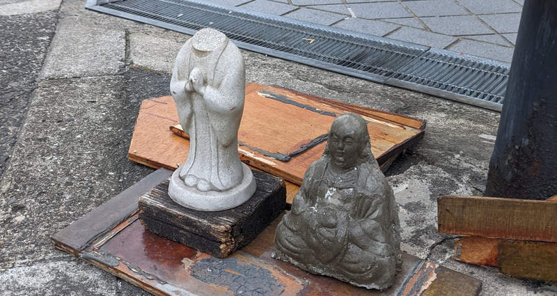 《車禍現場的怪異現象》莫名其妙供奉起佛像 佛像的頭竟然一下消失一下又回來 《車禍現場的怪異現象》莫名其妙供奉起佛像 佛像的頭竟然一下消失一下又回來