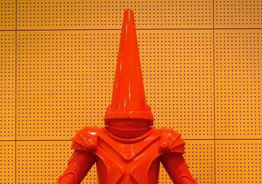 感覺又硬又粗的《三角錐盔甲》看上去就很強感覺任何攻擊來了也不怕...除了大太陽XD