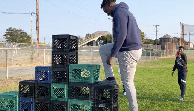 社群風潮《牛奶箱大挑戰》只要失敗就會受到嚴重傷害，真的是用看的就能感覺到痛QQ