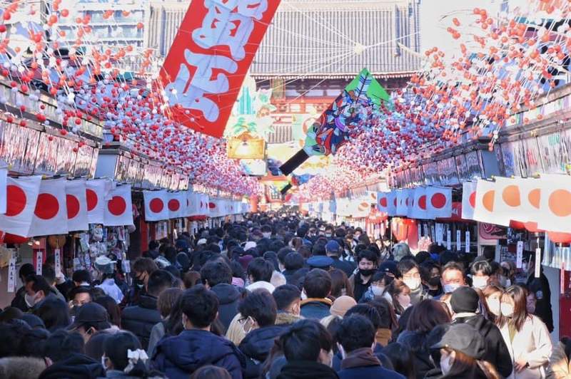《淺草新年參拜人潮的真相》日本議員分享的擁擠人潮,被網友踢爆根本是誤導!? 《淺草新年參拜人潮的真相》日本議員分享的擁擠人潮,被網友踢爆根本是誤導!?