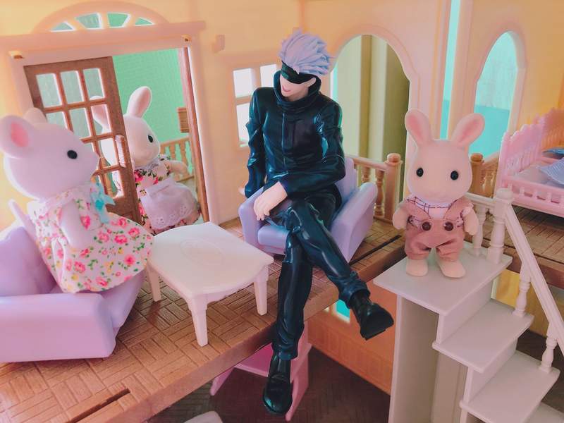 《女兒把五條悟與森林家族擺在一起》這樣的模型場景讓媽媽看了大爆笑