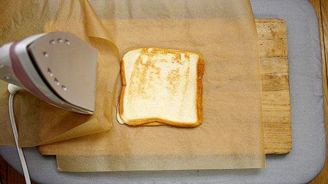 熱壓新滋味《熨斗吐司料理法》變成薄薄一片感覺吃一口會有嶄新的口感