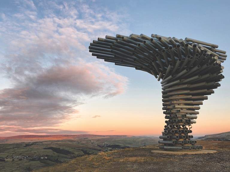 鳴鈴之樹《Singing Ringing Tree》由風力驅動的巨型聲音雕塑