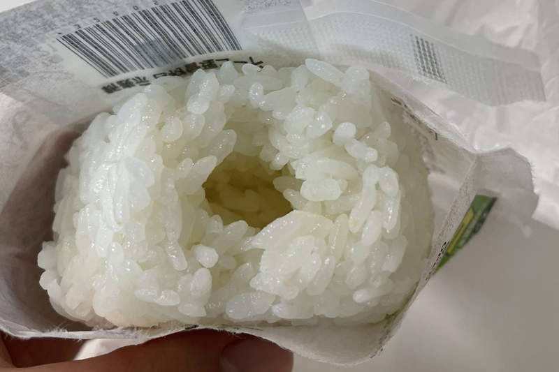 空氣飯糰？《鹽味飯糰包空氣》日本7-11鹽味飯糰裡的不明空洞引發推特熱議