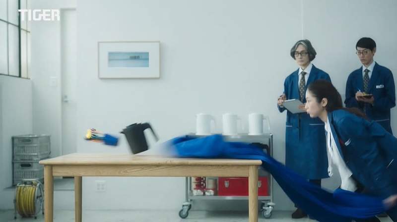 《廣告不實的話題電熱水壺》號稱傾倒不漏水卻漏了12毫升 網友吐槽這其實是變相廣告吧? 《廣告不實的話題電熱水壺》號稱傾倒不漏水卻漏了12毫升 網友吐槽這其實是變相廣告吧?