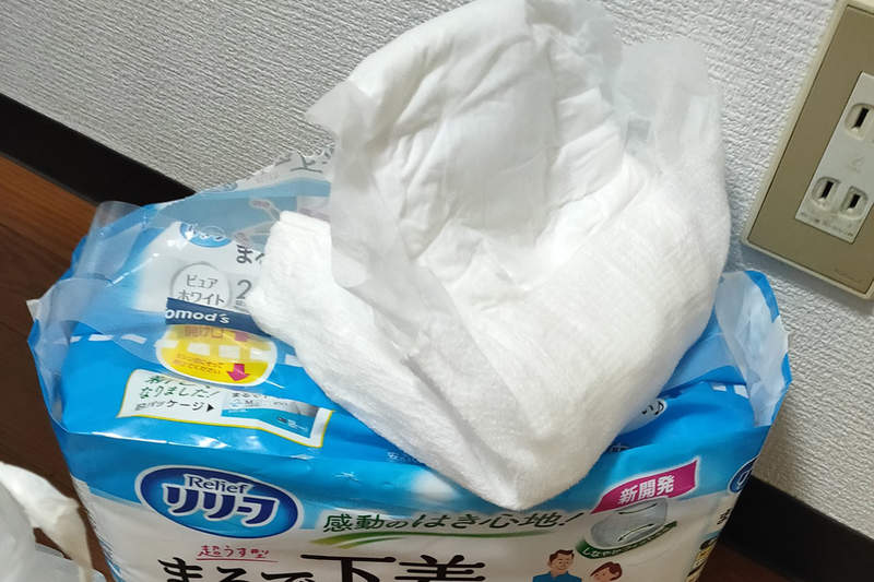 《日本網友實測成人紙尿褲的結果》原本只是好奇紙尿褲的效果，沒想到招致超丟臉慘劇...