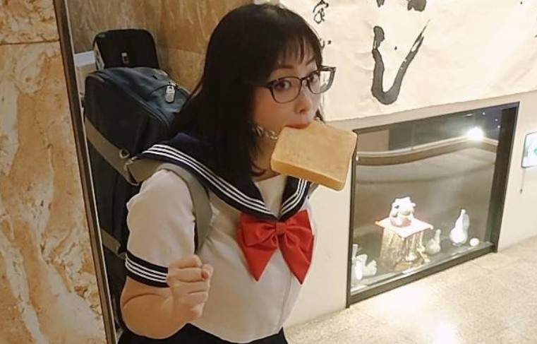 遲到了遲到了《吐司造型口塞》跟早餐不同這是拿來半夜用的宅小物? 遲到了遲到了《吐司造型口塞》跟早餐不同這是拿來半夜用的宅小物?