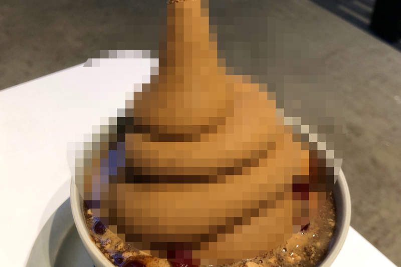 《失敗的網美甜點照》原本時尚的網美甜點,只因為加購了霜淇淋就讓人食欲減退... 《失敗的網美甜點照》原本時尚的網美甜點,只因為加購了霜淇淋就讓人食欲減退...