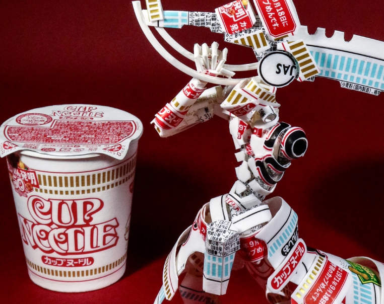 達人製作《速食杯麵騎士》與日清合作推出的作品真是又帥又好吃(疑？)